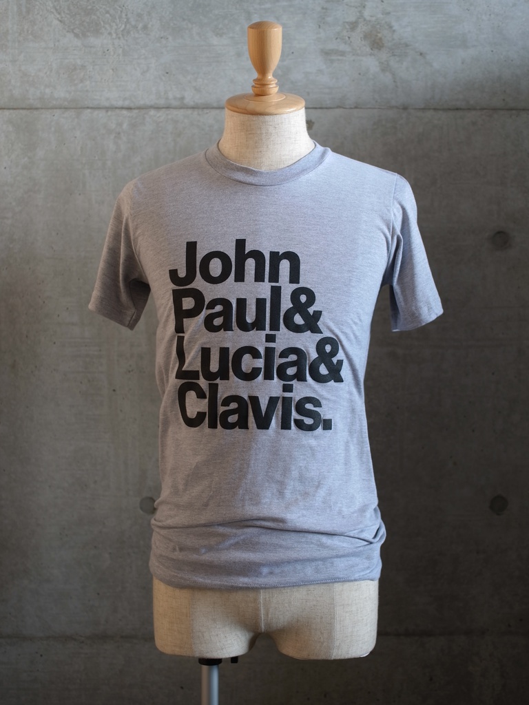 【完売】「ジョン・ポール&ルツィア&クラヴィス.」T シャツ (Heather Grey)